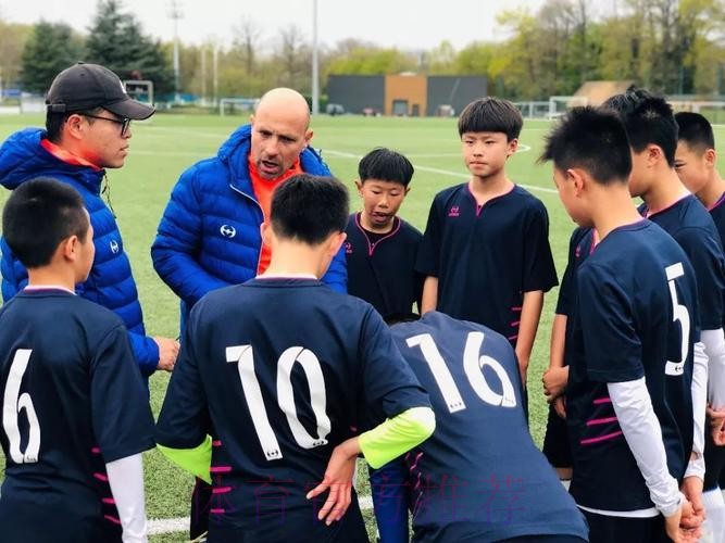 取经“克莱方丹” 中国男足U13优秀球员队赴法交流 取经“克莱方丹” 中国男足U13优秀球员队赴法交流